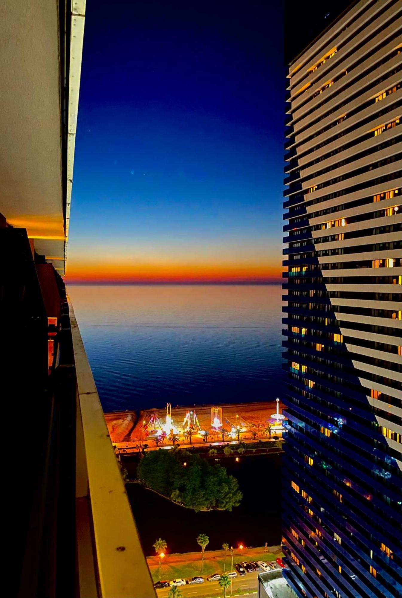 Sky Apartments Batumi Eksteriør billede