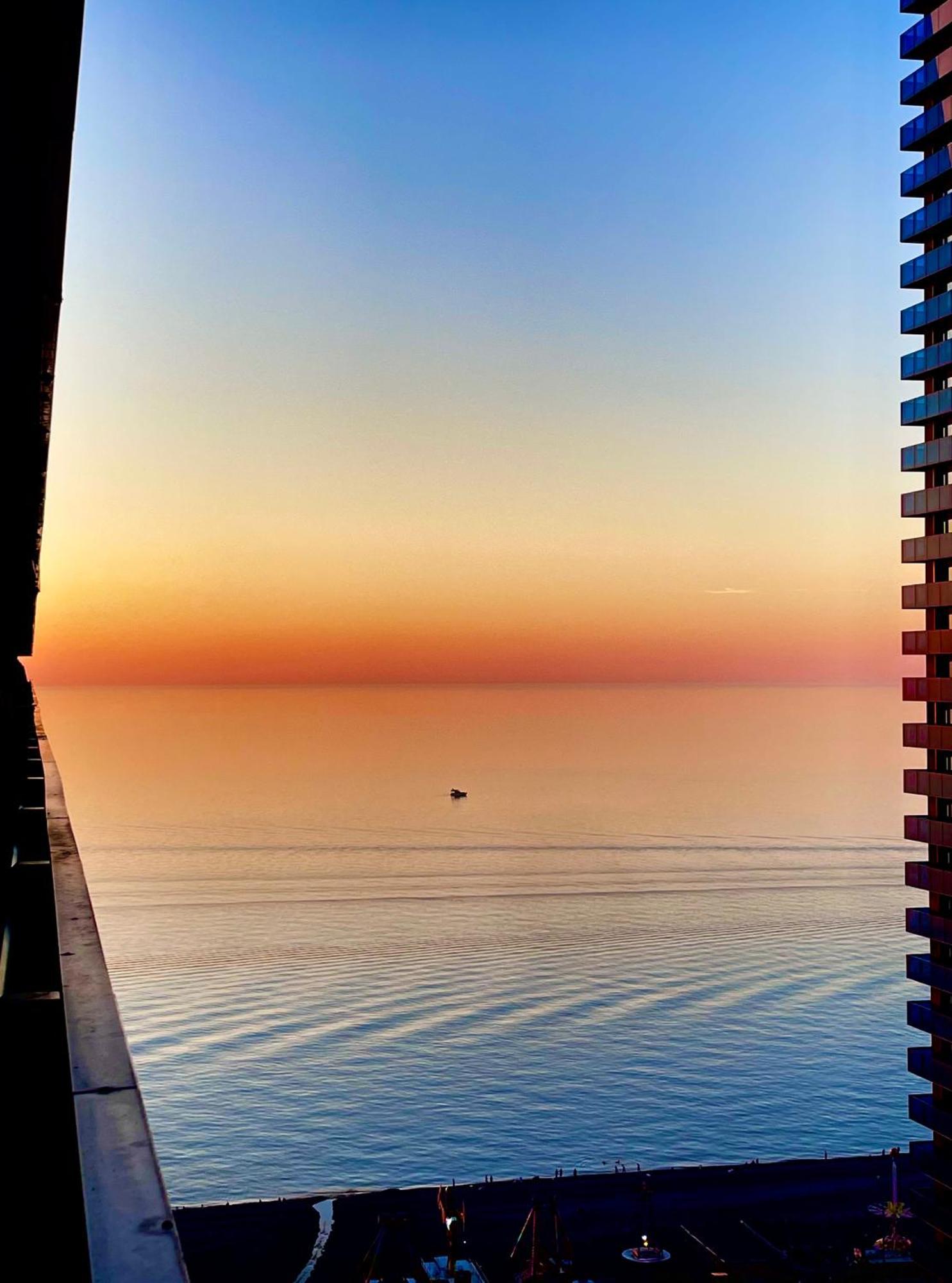 Sky Apartments Batumi Eksteriør billede